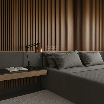 Lambrín Interior WPC Tradicional Color Parota Fondo Negro